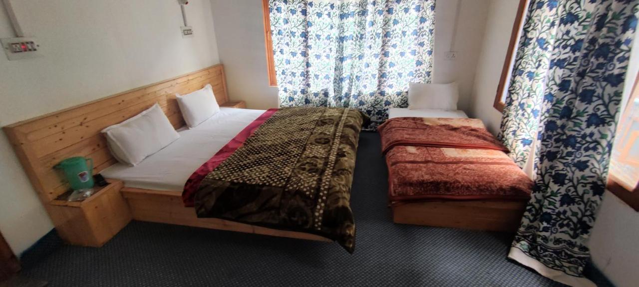 Jahangir Cottage Pahalgam Exterior photo