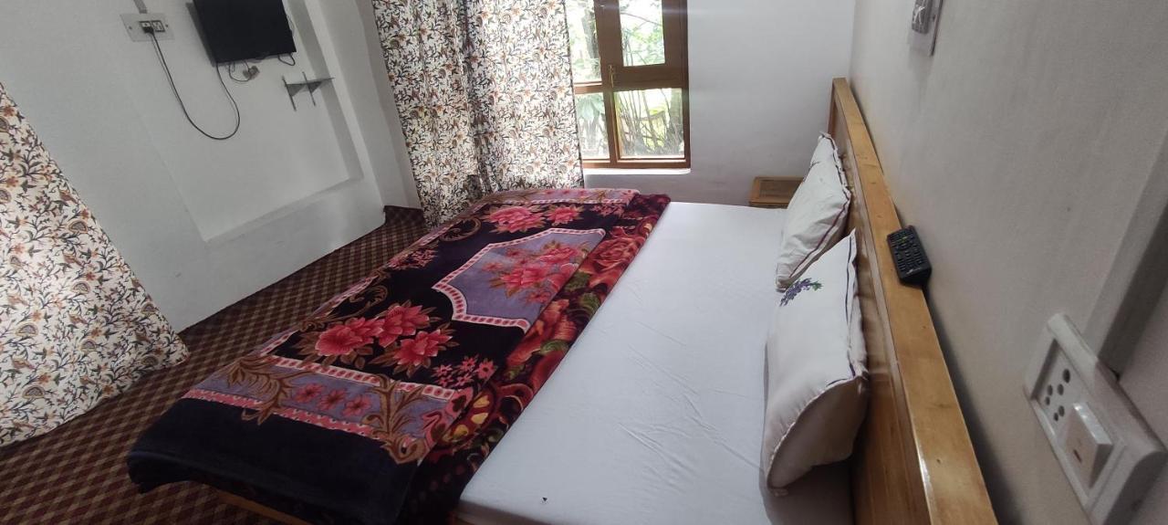 Jahangir Cottage Pahalgam Exterior photo