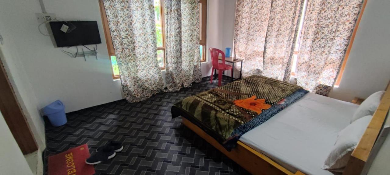 Jahangir Cottage Pahalgam Exterior photo