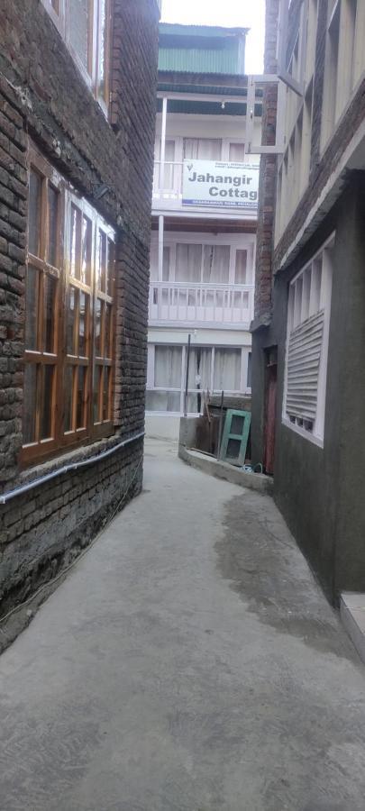 Jahangir Cottage Pahalgam Exterior photo